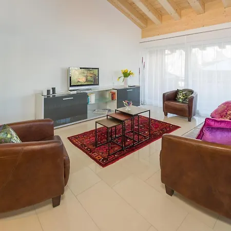 14/15 Apartment